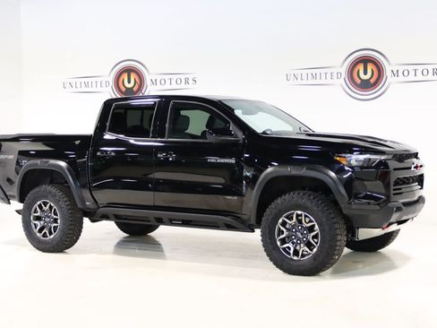 Used 2026 Chevrolet Colorado ZR2 w/ Technology Package AWD/4WD image 6
