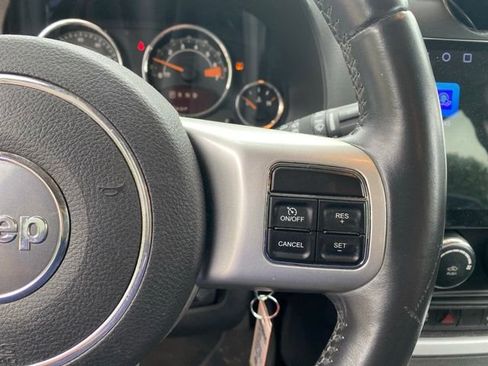Used 2016 Jeep Compass Latitude FWD image 20