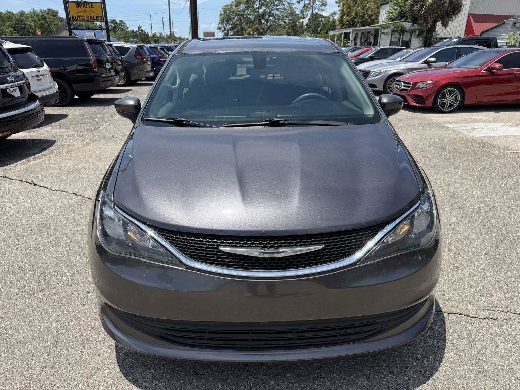 Used 2017 Chrysler Pacifica Touring FWD image 2