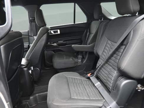 Used 2020 Ford Explorer XLT RWD image 15