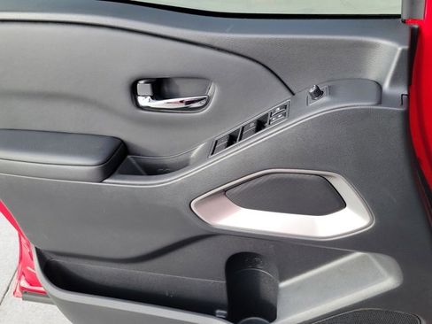 Used 2024 Nissan Frontier SV w/ SV Convenience Package image 7