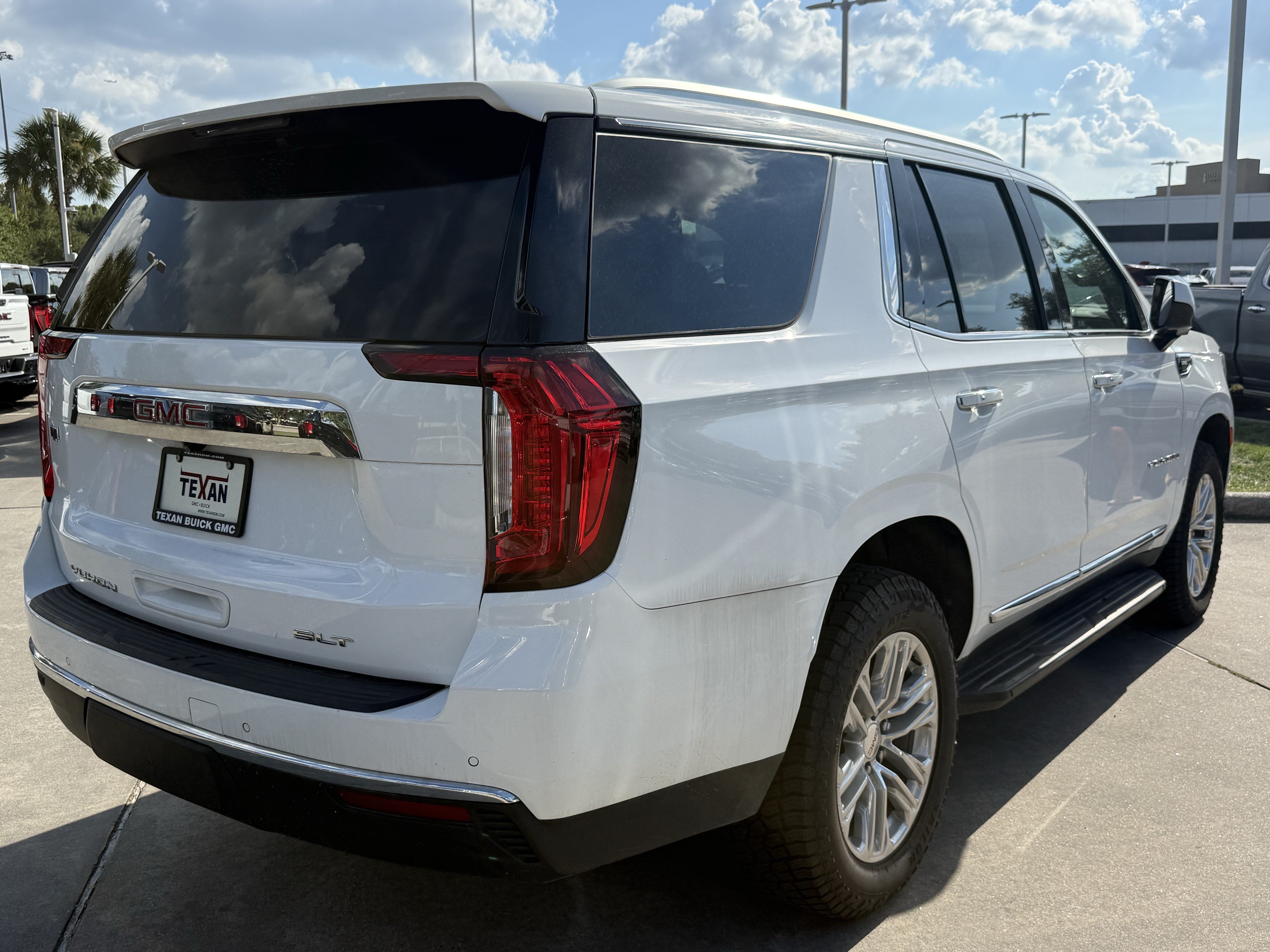 Used 2024 GMC Yukon SLT AWD/4WD image 5