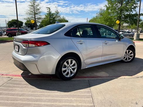 Used 2025 Toyota Corolla LE image 6
