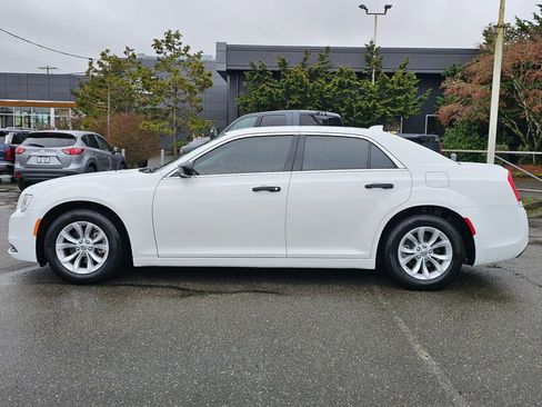 Used 2023 Chrysler 300 Touring image 5