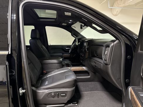 Used 2019 Chevrolet Silverado 1500 High Country w/ Technology Package AWD/4WD image 23