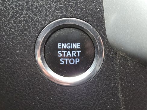 Used 2019 Toyota Highlander Limited image 32