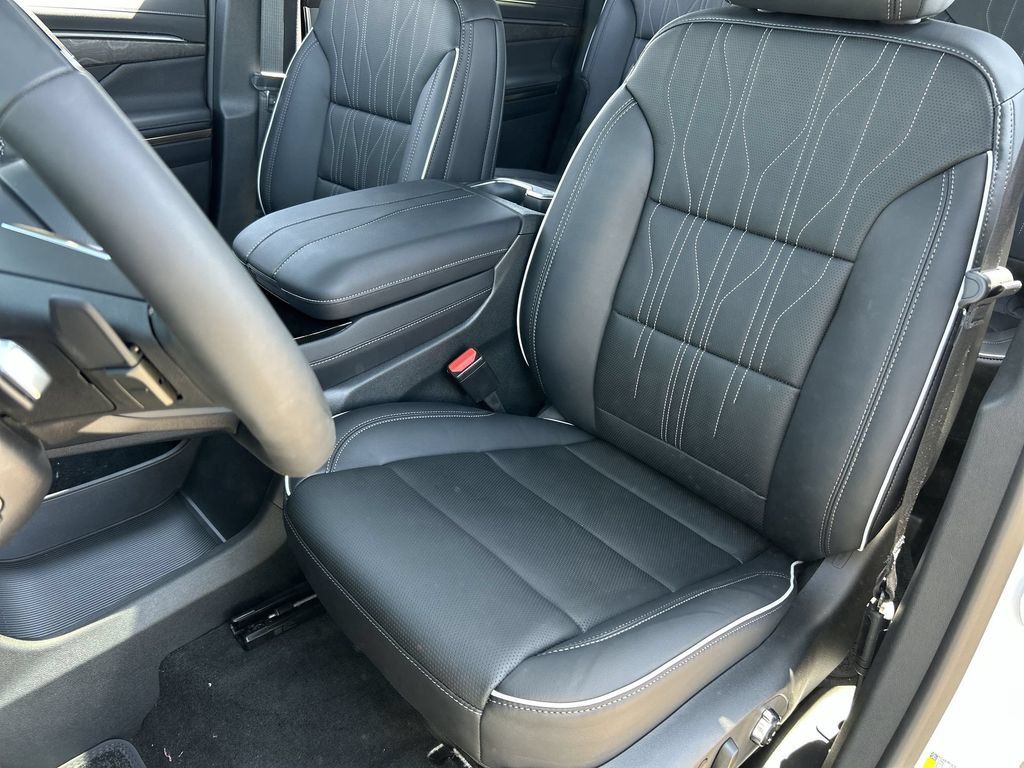 Used 2026 Buick Enclave Avenir w/ Super Cruise Package FWD image 20