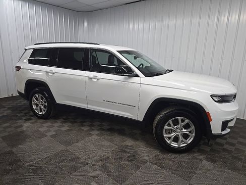 Used 2023 Jeep Grand Cherokee L Limited AWD/4WD image 1