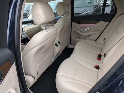 Used 2022 Mercedes-Benz GLC 300 4MATIC image 12