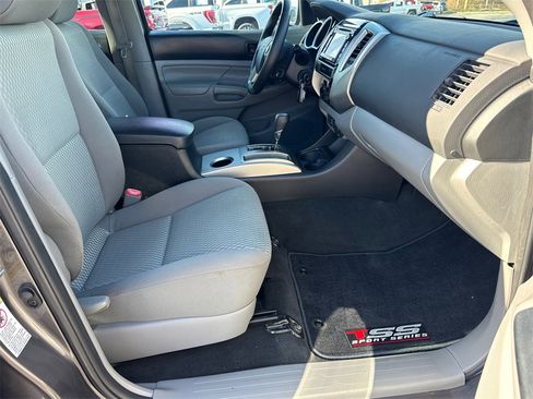 Used 2015 Toyota Tacoma PreRunner image 14