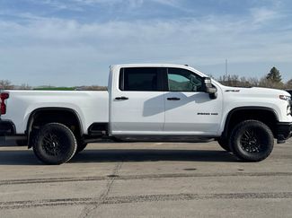 Used 2024 Chevrolet Silverado 2500 ZR2 w/ Technology Package video 2