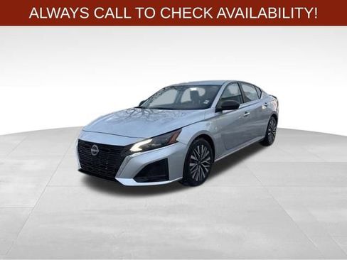 Used 2024 Nissan Altima 2.5 SV image 3
