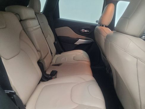 Used 2018 Jeep Cherokee Limited w/ Technology Group AWD/4WD image 19