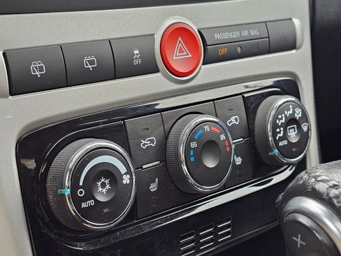 Used 2014 Chevrolet Captiva Sport LT w/ Convenience Package image 9