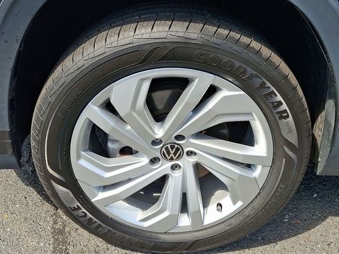 Certified 2023 Volkswagen Atlas SE w/ Panoramic Sunroof Package AWD/4WD image 9