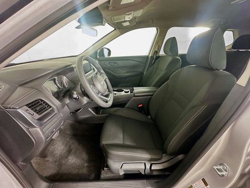 Used 2024 Nissan Rogue S AWD/4WD image 13
