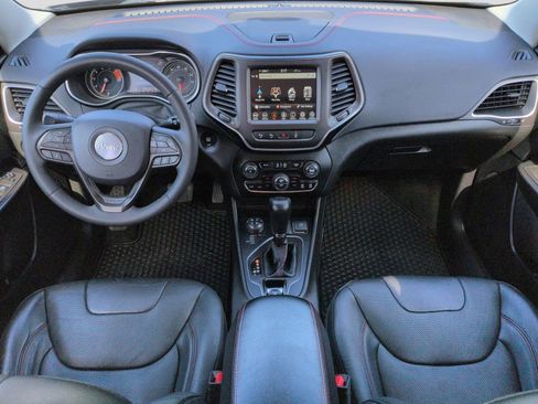 Used 2021 Jeep Cherokee Trailhawk image 19