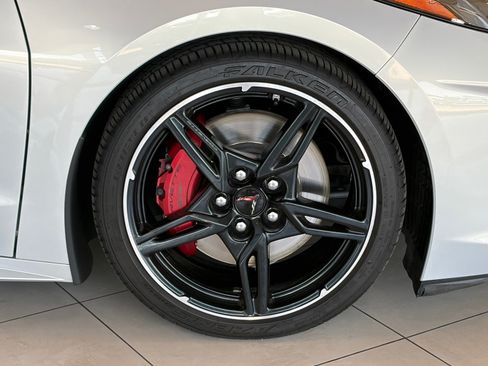 Used 2021 Chevrolet Corvette Stingray Premium Conv w/ Z51 Performance Package RWD image 10