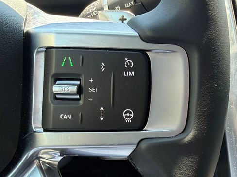 Used 2025 Land Rover Discovery Dynamic SE AWD/4WD image 13