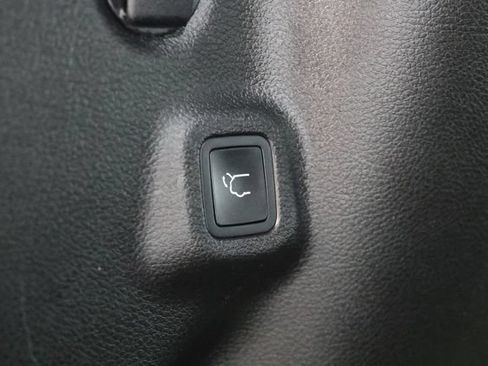 Used 2023 Jeep Compass Latitude w/ Sun and Sound Group AWD/4WD image 40