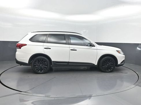 Used 2020 Mitsubishi Outlander LE FWD image 29