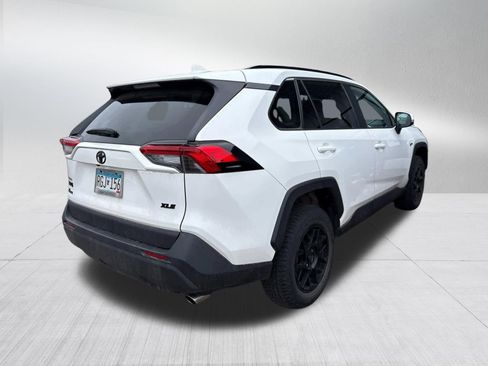 Used 2022 Toyota RAV4 XLE w/ Convenience Package FWD image 11