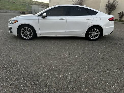 Used 2020 Ford Fusion SE image 12