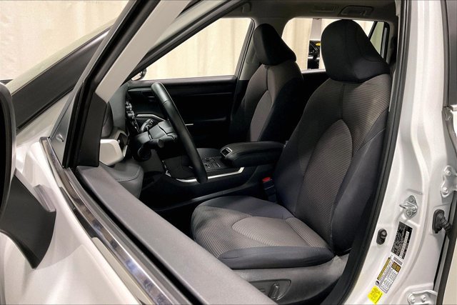 Used 2023 Toyota Highlander LE AWD/4WD image 25