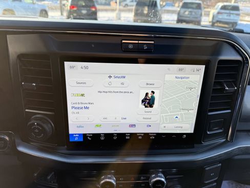 Used 2025 Ford F250 Lariat w/ Black Appearance Package image 19