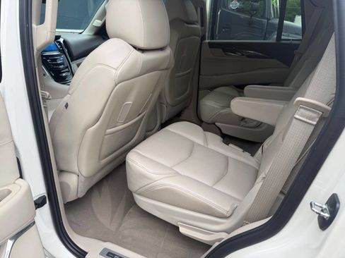 Used 2015 Cadillac Escalade Premium AWD/4WD image 12