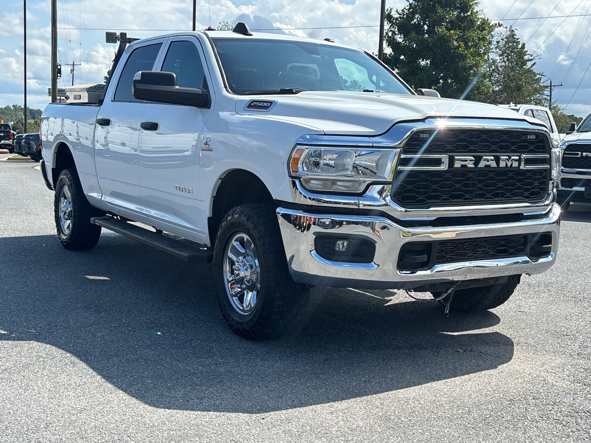 Used 2022 RAM 2500 Tradesman w/ Chrome Appearance Group AWD/4WD image 4