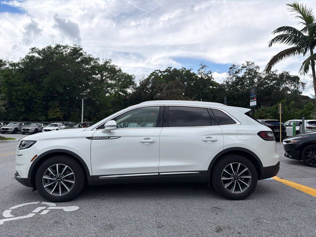 Used 2022 Lincoln Nautilus FWD image 11