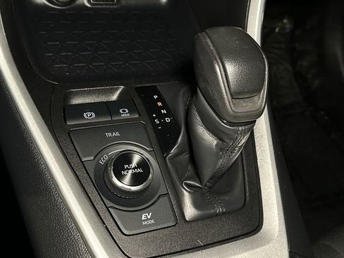 Used 2025 Toyota RAV4 XLE AWD/4WD image 21