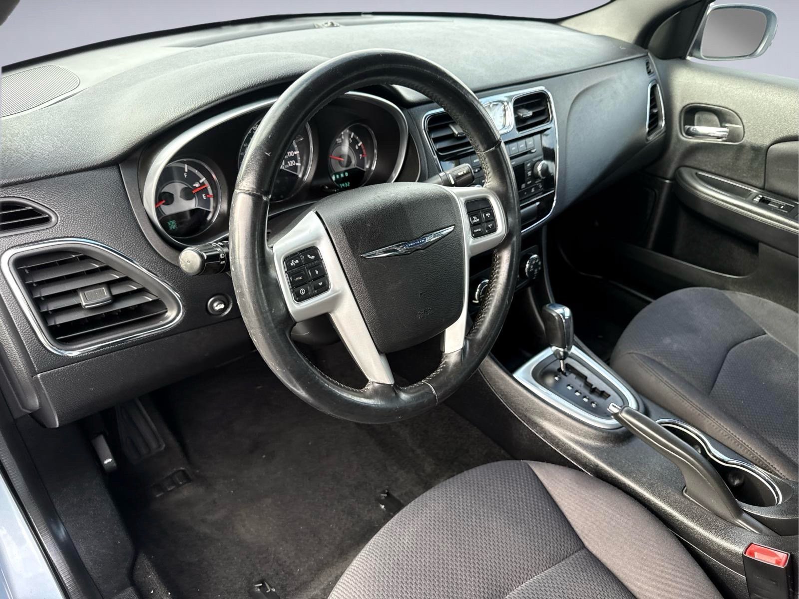 Used 2013 Chrysler 200 Touring FWD image 12