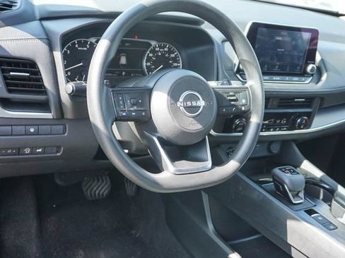 Used 2024 Nissan Rogue SV AWD/4WD image 8