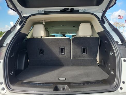 Used 2024 Buick Enclave Premium image 16