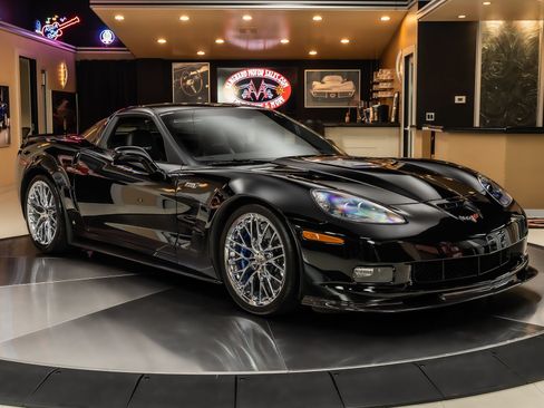 Used 2009 Chevrolet Corvette ZR1 w/ Preferred Equipment Group RWD image 9