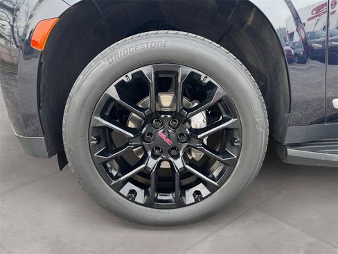 Used 2023 GMC Yukon XL SLT image 14