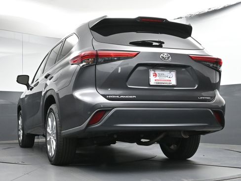 Used 2023 Toyota Highlander L image 29