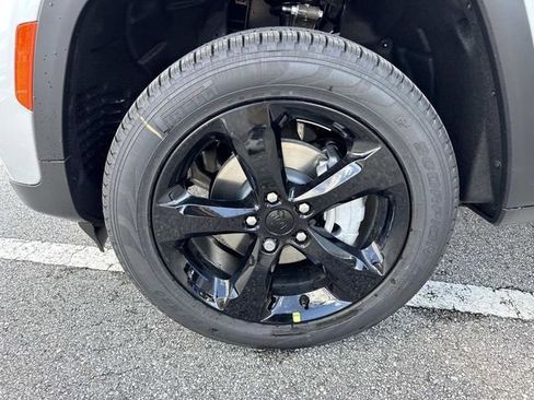 New 2025 Jeep Grand Cherokee Limited w/ Black Appearance Package image 34