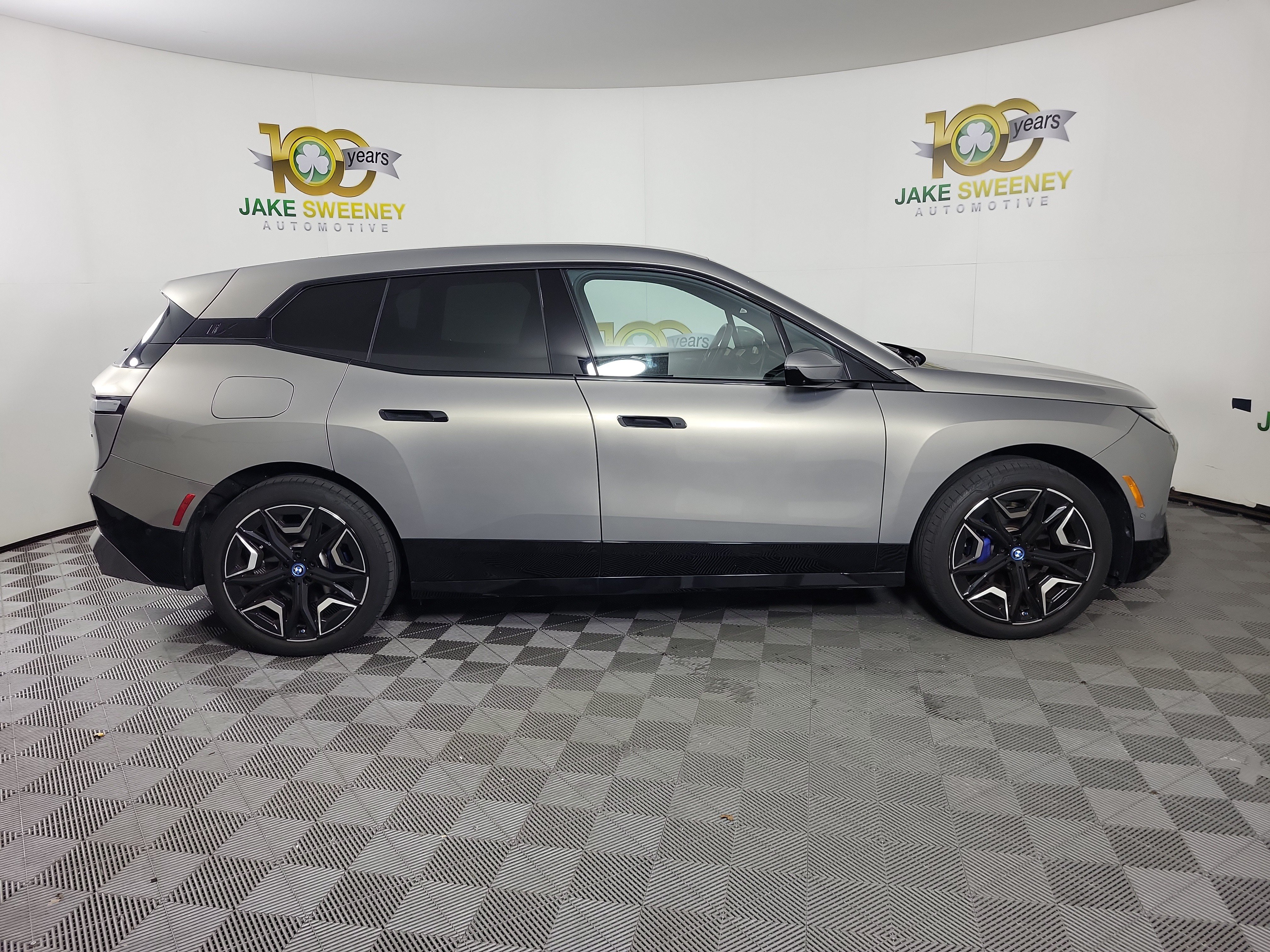 Certified 2024 BMW iX xDrive50 w/ Premium Package AWD/4WD image 3