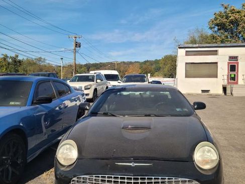 Used 2005 Ford Thunderbird image 2