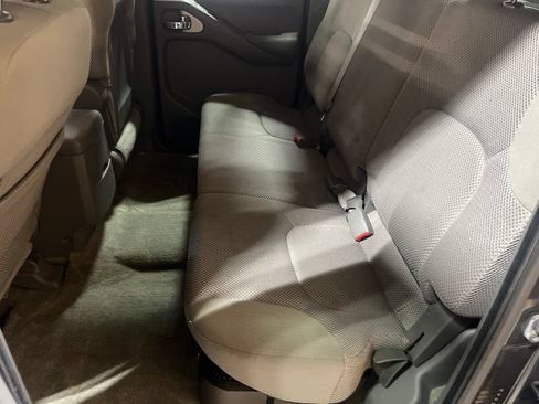 Used 2013 Nissan Frontier SV AWD/4WD image 14