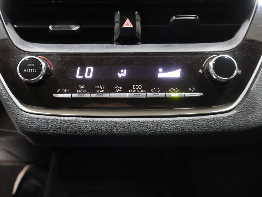 Used 2020 Toyota Corolla LE FWD image 26