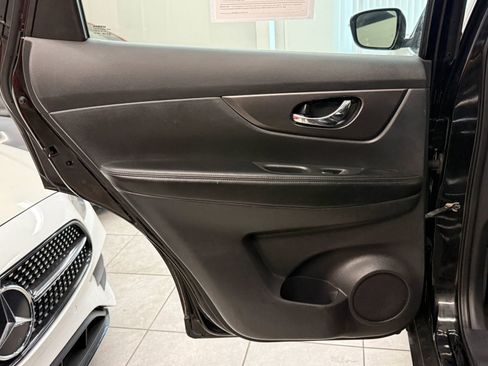 Used 2015 Nissan Rogue S AWD/4WD image 18