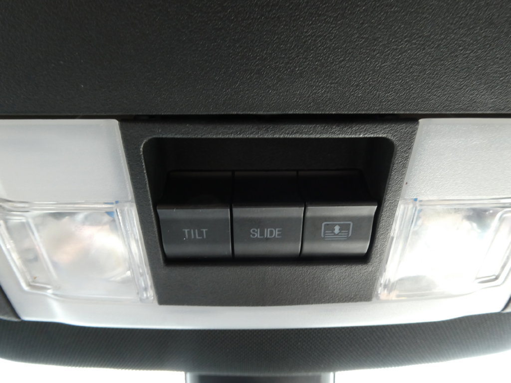 Used 2018 Ford Explorer XLT w/ Equipment Group 202A FWD image 29