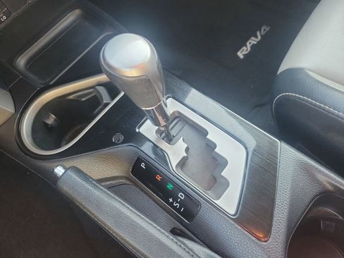 Used 2016 Toyota RAV4 Limited image 28