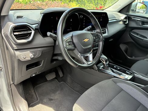 Used 2024 Chevrolet TrailBlazer LT w/ LT Cold Weather Package FWD image 21