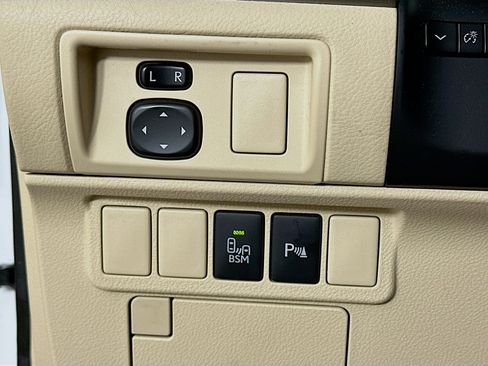 Used 2014 Lexus ES 350 w/ Luxury Package FWD image 17