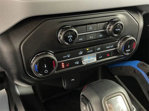 Used 2022 Ford Bronco Black Diamond image 10